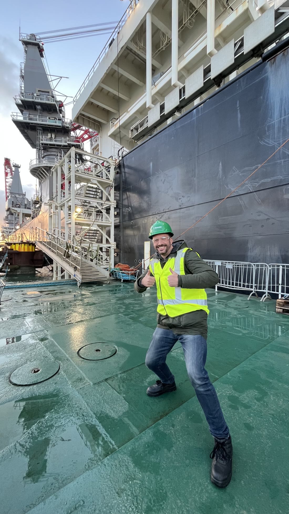 Coen en Kevin tijdens de offshore productie voor Europebarge